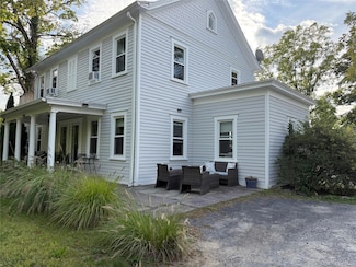 26 Main St, Germantown, NY 12526