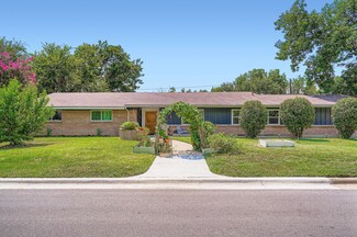 4100 Plantation Dr, Benbrook, TX 76116