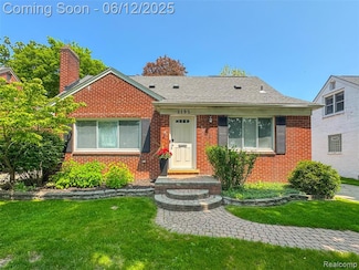 2195 Pembroke Rd, Birmingham, MI 48009