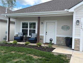 1740 S Park Dr, Tonganoxie, KS 66086