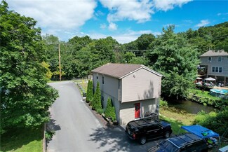 54 River Rd, Smithfield, RI 02917