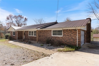 1502 N Springfield St, Berryville, AR 72616