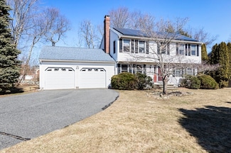 8 Pheasant Run Rd, Medway, MA 02053