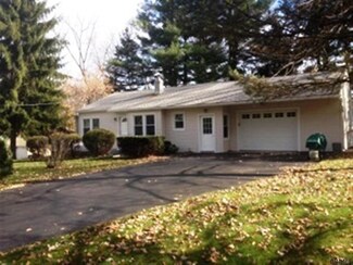 7 Vagele Ln, Glenmont, NY 12077