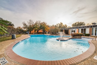 570 E Avenue J Unit B, Grand Prairie, TX 75050