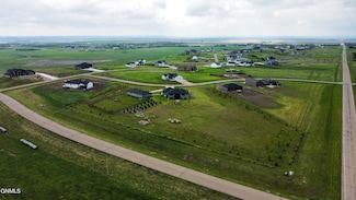 6605 Shoal Dr, Bismarck, ND 58503