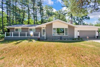 2471 Maplewood Dr, Plover, WI 54467