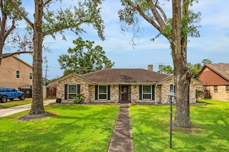 2415 W T C Jester Blvd, Houston, TX 77008