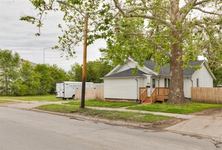 1255 E 21st St, Des Moines, IA 50317