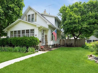 3917 11th St, Des Moines, IA 50313