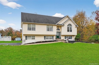 2 Berkeley Ct, Highland Mills, NY 10930