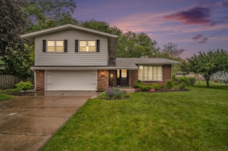 9307 Walnut Dr, Munster, IN 46321