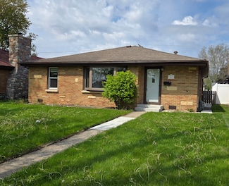 253 N Douglas Ave, Bradley, IL 60915