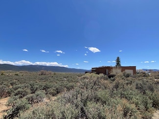 3 Llama Rd, El Prado, NM 87529
