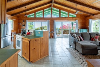94-6529 Makaniakua, Naalehu, HI 96772