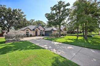 1264 Stonehill Ct, Kennedale, TX 76060
