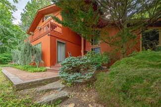 4476 Rose Dr, Emmaus, PA 18049