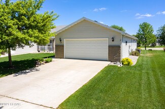405 5th Ave SE, East Grand Forks, MN 56721