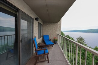 135 Cliffside Dr, Canandaigua, NY 14424