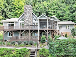 2525 Eagles Nest Rd, Waynesville, NC 28786