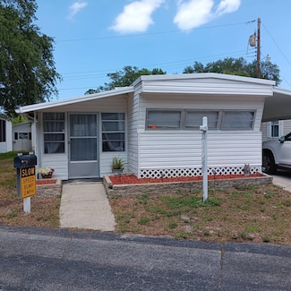 809 W Colonial Cir, Daytona Beach, FL 32117