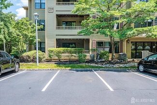 2701 Ridgefield Ct, Helmetta, NJ 08828