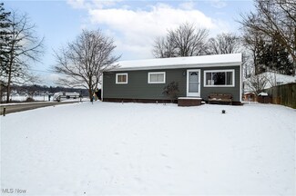 700 Longacre Dr, Akron, OH 44319