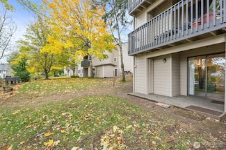 303 Kenyon St NW Unit 2D, Olympia, WA 98502