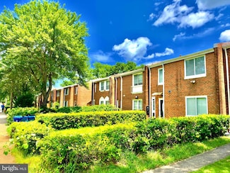 218 Stevenson Square, Alexandria, VA 22304