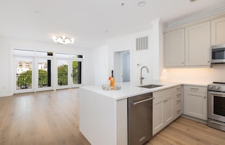 21 George St Unit 206, Charleston, SC 29401