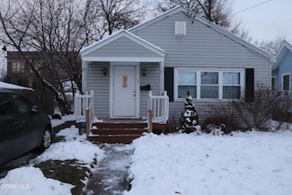 1 Holmes Ct, Albany, NY 12209