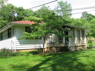 106 Spring Valley Ln, Tarentum, PA 15084