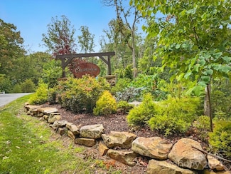 39 Ted Linn Dr, Fairview, NC 28730