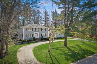 5 Landau Ln, Andover, MA 01810