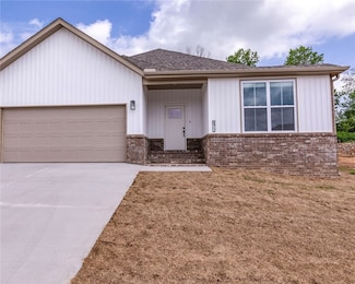 872 E Buchanan St, Prairie Grove, AR 72753