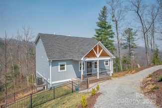 823 Silverstone Dr, Hendersonville, NC 28792
