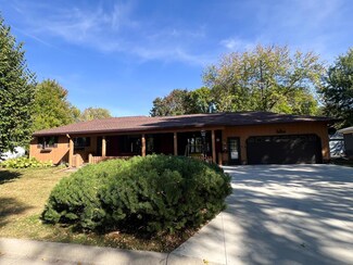 127 Elm Grove Ln, Prinsburg, MN 56281