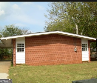 1982 S Riverview Cir, Albany, GA 31705