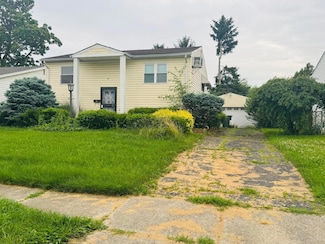907 Higbee Dr N, Columbus, OH 43207