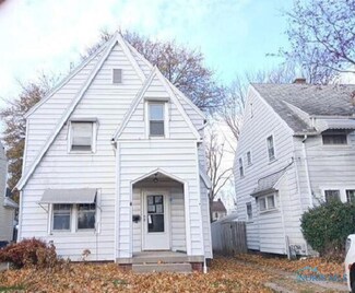 3817 Torrance Dr, Toledo, OH 43612