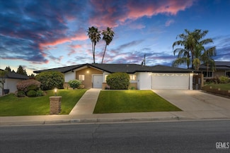 3600 Christmas Tree Ln, Bakersfield, CA 93306