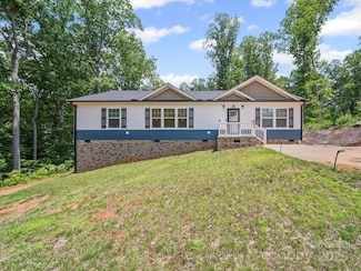 601 Lhasa Apso Ln, Iron Station, NC 28080