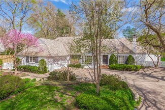 2817 Tomahawk Cir, Mission Hills, KS 66208