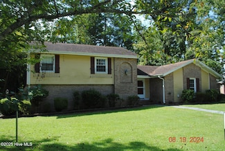 102 Epworth Dr, Jacksonville, NC 28546