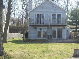 256 E Gull Lake Dr, Augusta, MI 49012