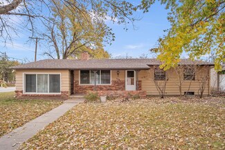 524 N Weaver St, Hesston, KS 67062