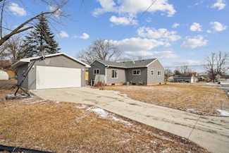 601 8th Ave NW, Independence, IA 50644