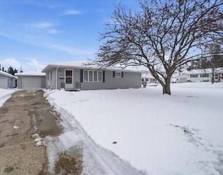102 Jahnke Ave, Waverly, IA 50677