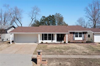 2550 Wesglen Estates Dr, Maryland Heights, MO 63043