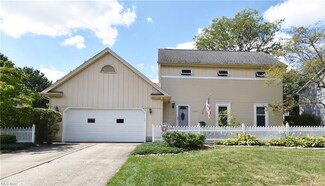 1349 Valley View Dr, Youngstown, OH 44512